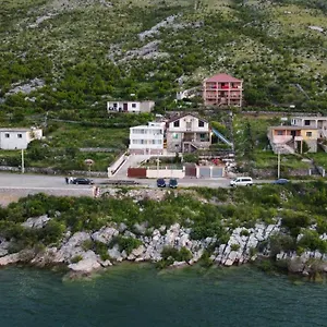 Lakefront House , Široka Albanië