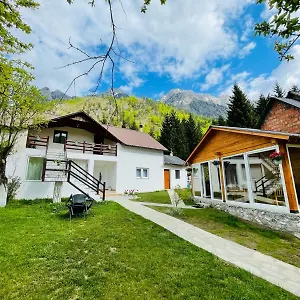 Bujtina Arlindi , Valbone Albanië